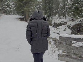 18 J\u00e4hriges Teen wird im Wald bei Schnee Gefickt