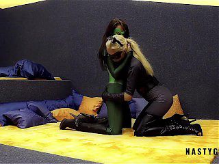Horny catwoman with strap-on fuck horny green lantern